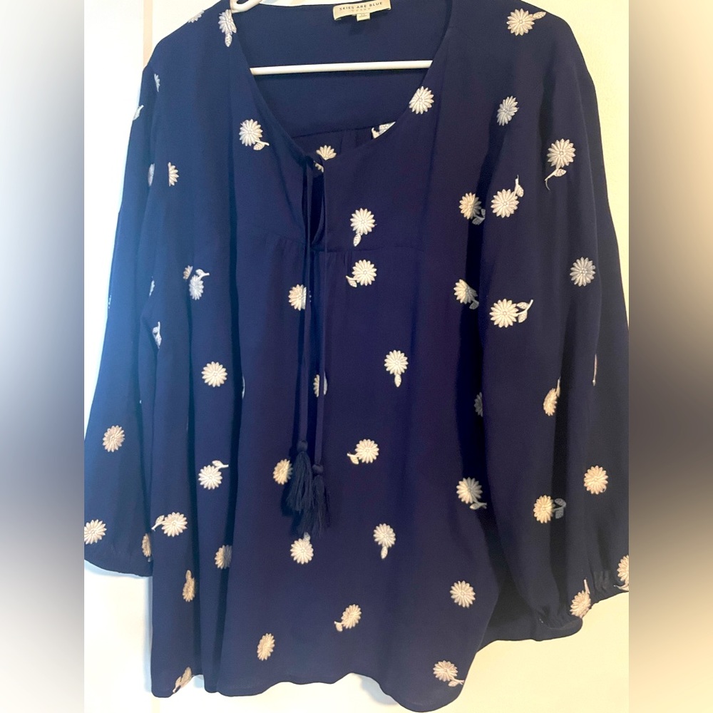 Cute navy top with embroidered flowers